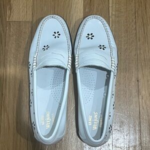 GH Bass Women's Whitney Cutout Flower Leather
Loafers White Size 8/8.5 MSRP $165